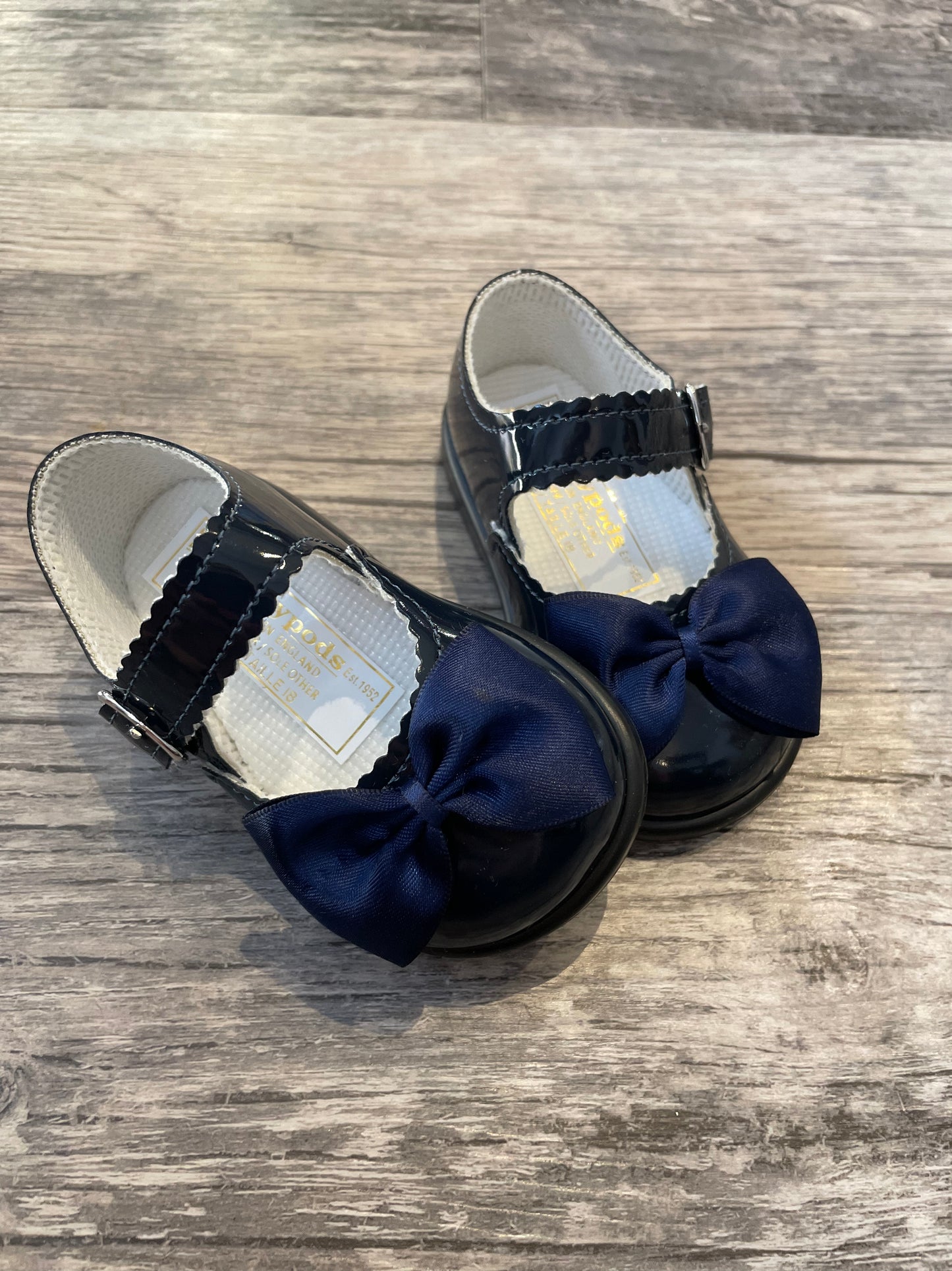 Navy blue bow hard sole shoes