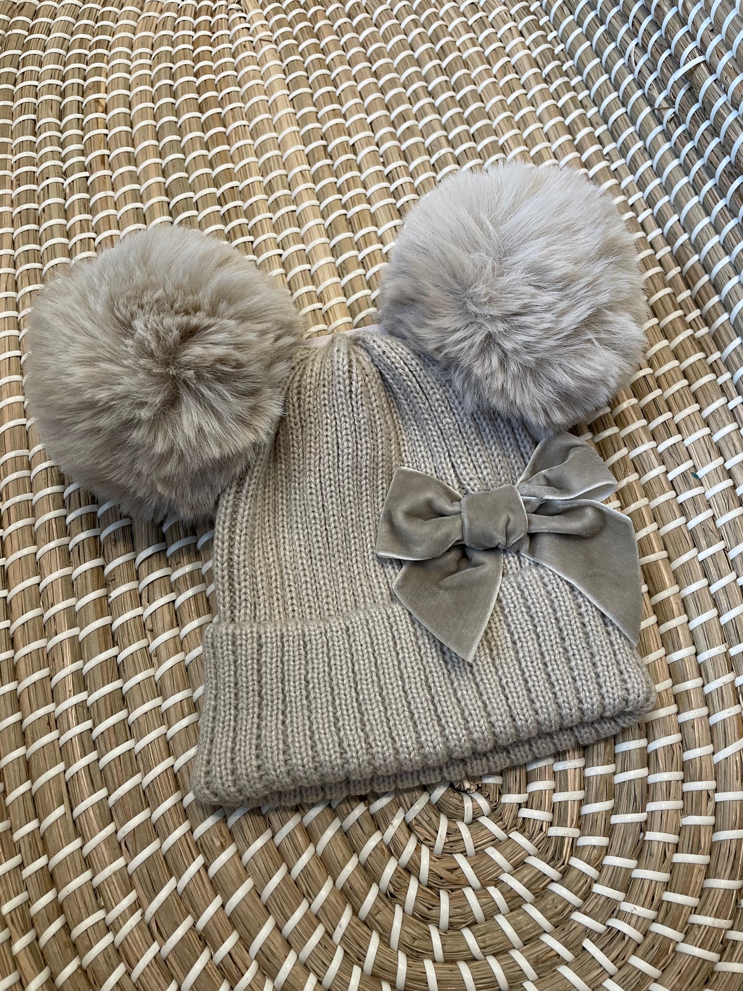 Velvet bow fluffy pom pom hat