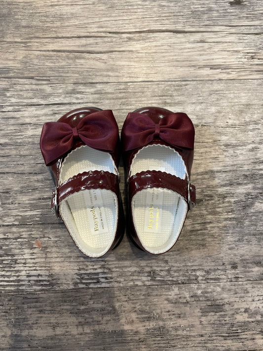 Burgundy bow hard sole shoes