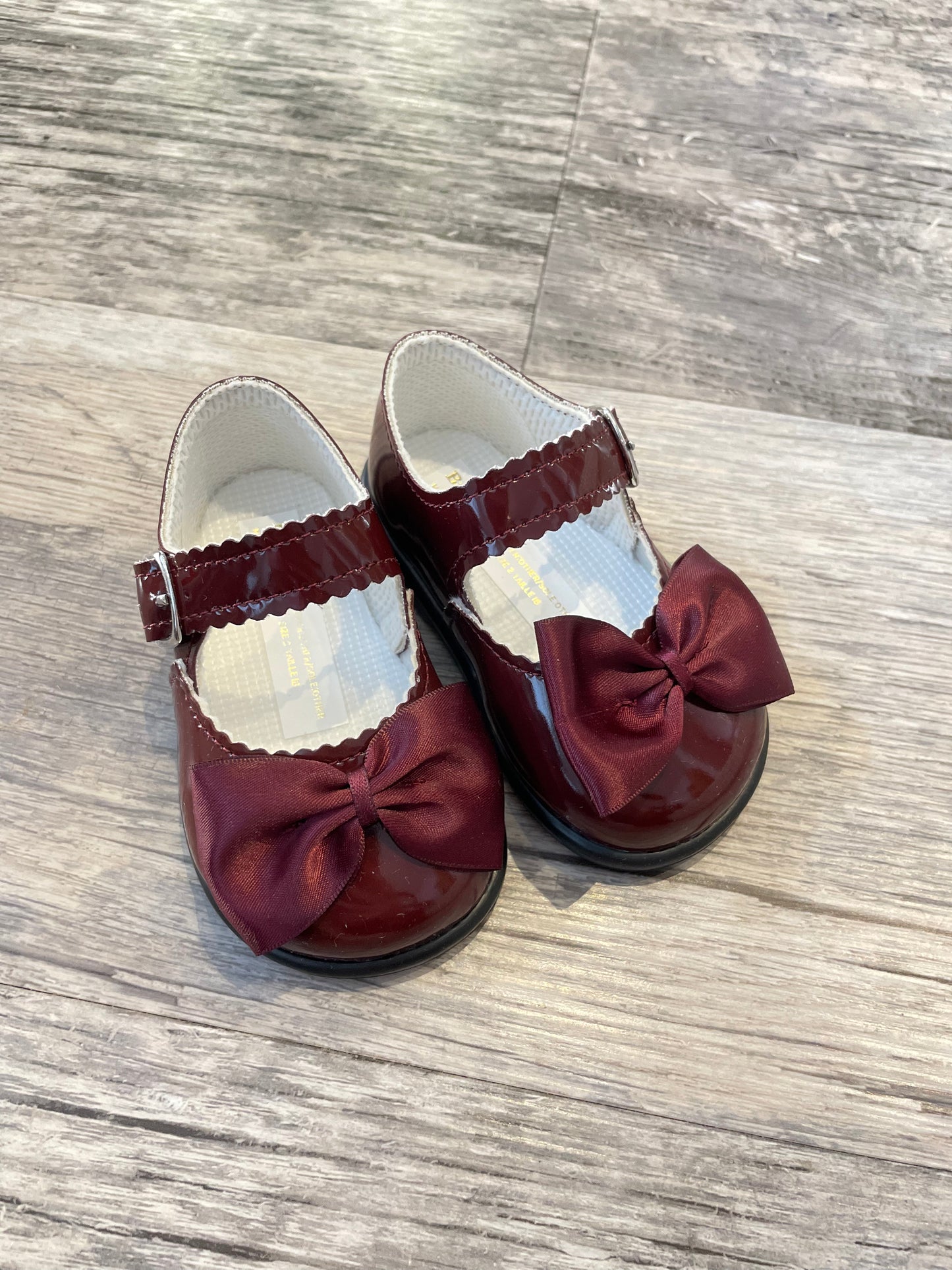 Burgundy bow hard sole shoes