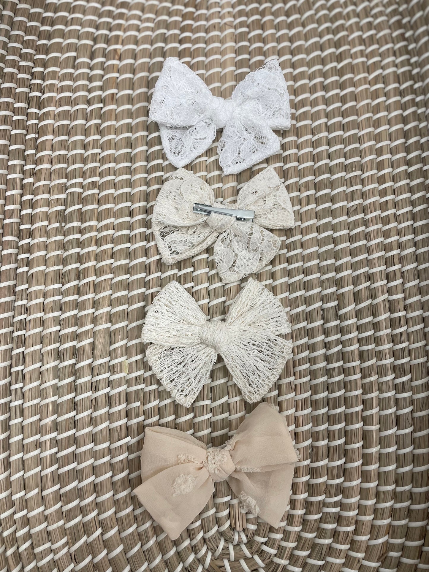 Large neutral bow clips