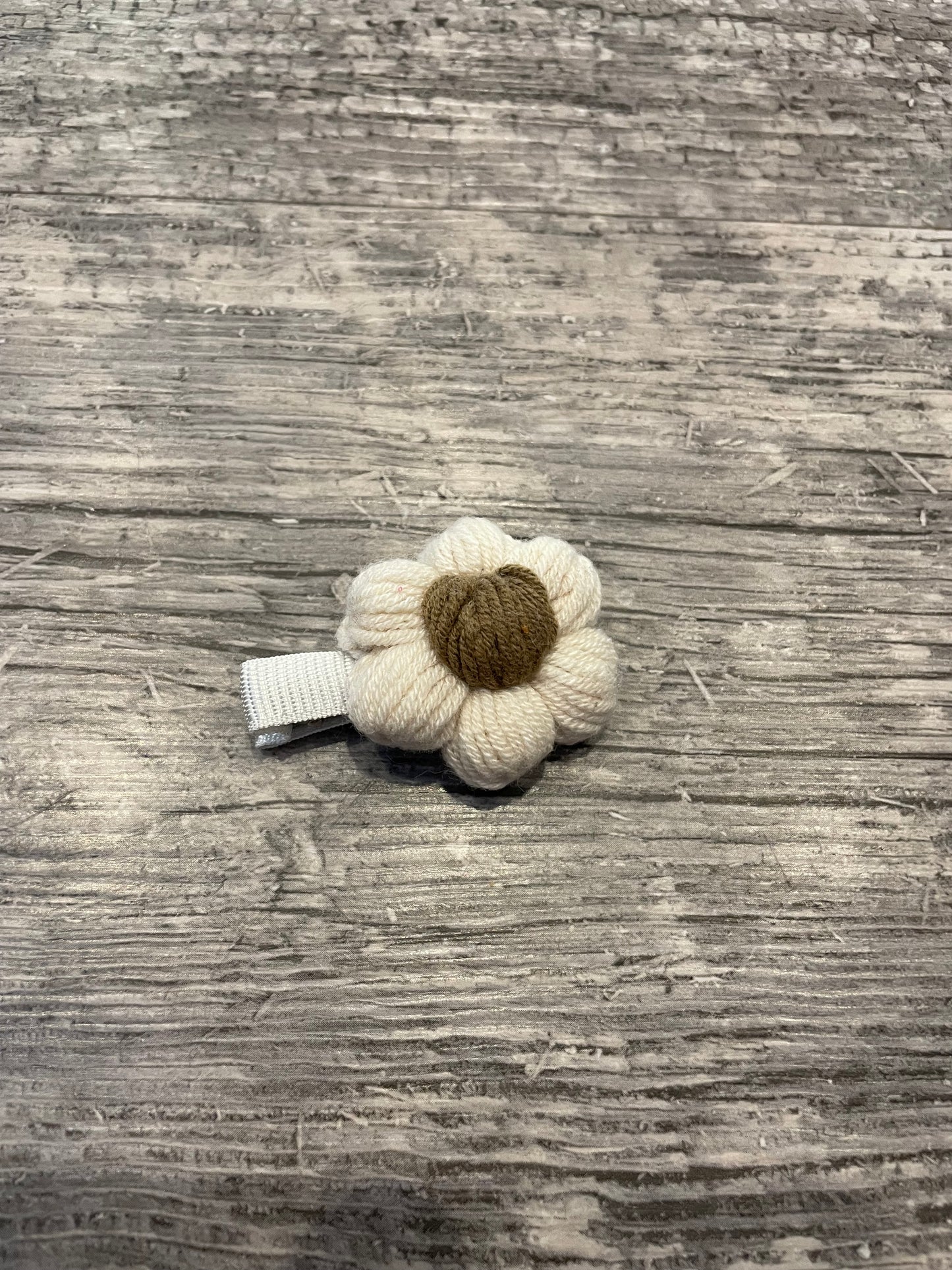 Chunky flower clip