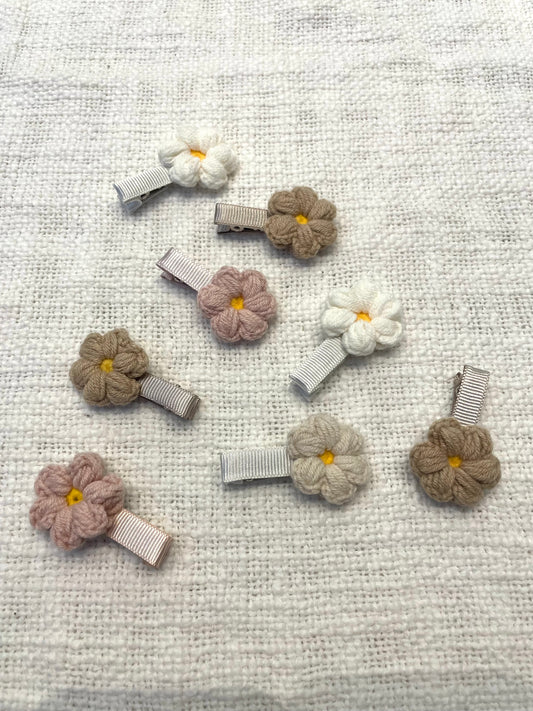 Small flower clip