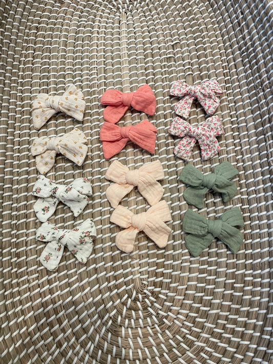 Muslin bow clips