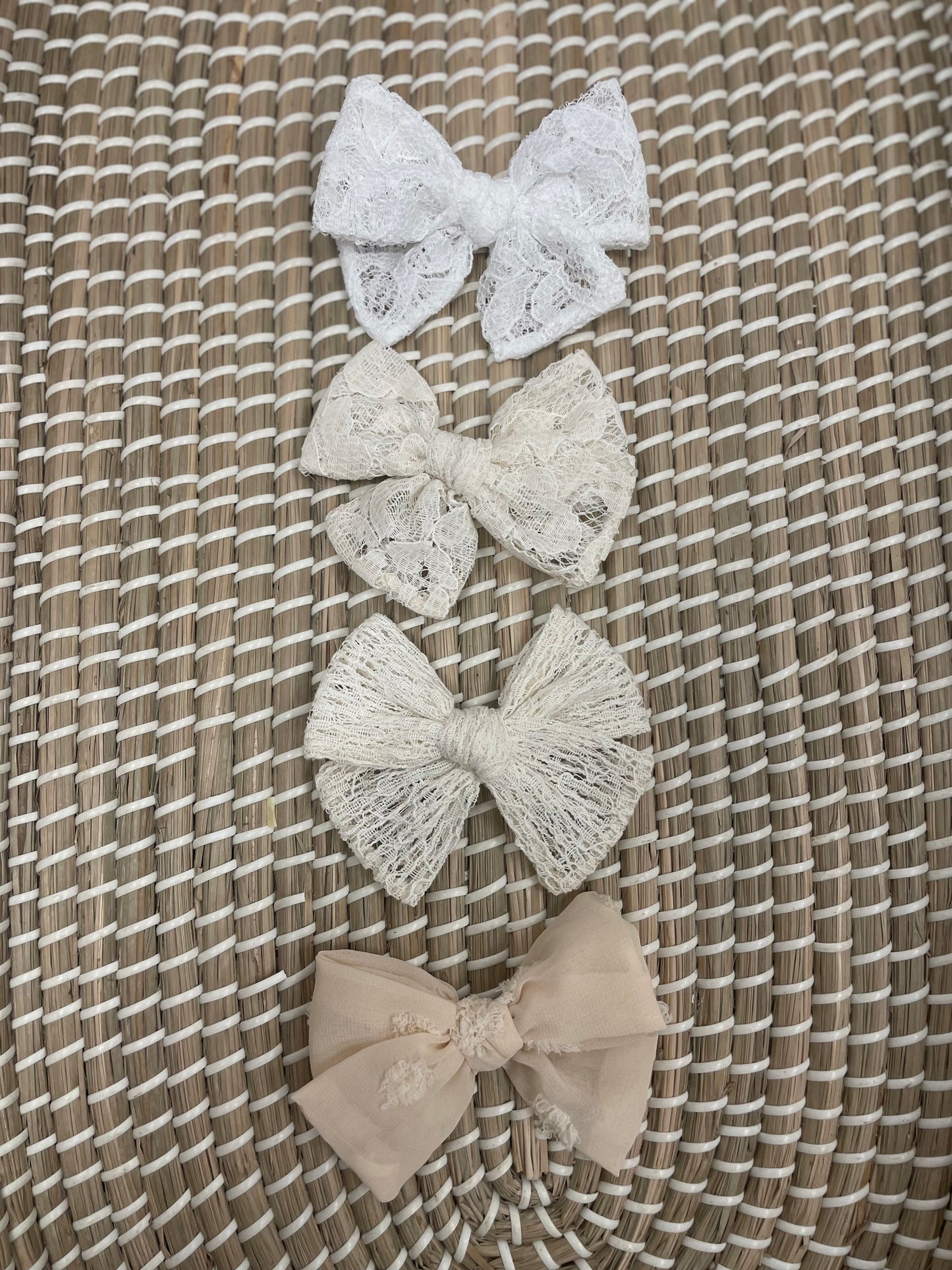 Large neutral bow clips