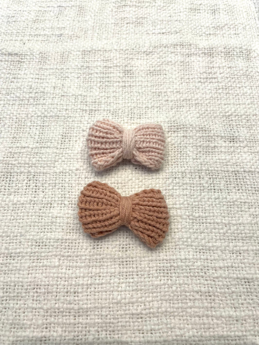 Knitted bow clips