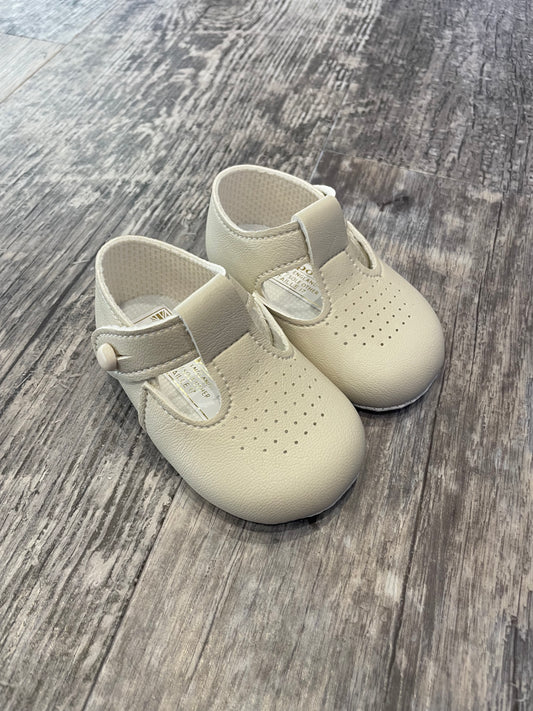 Biscuit T-bar pram shoes