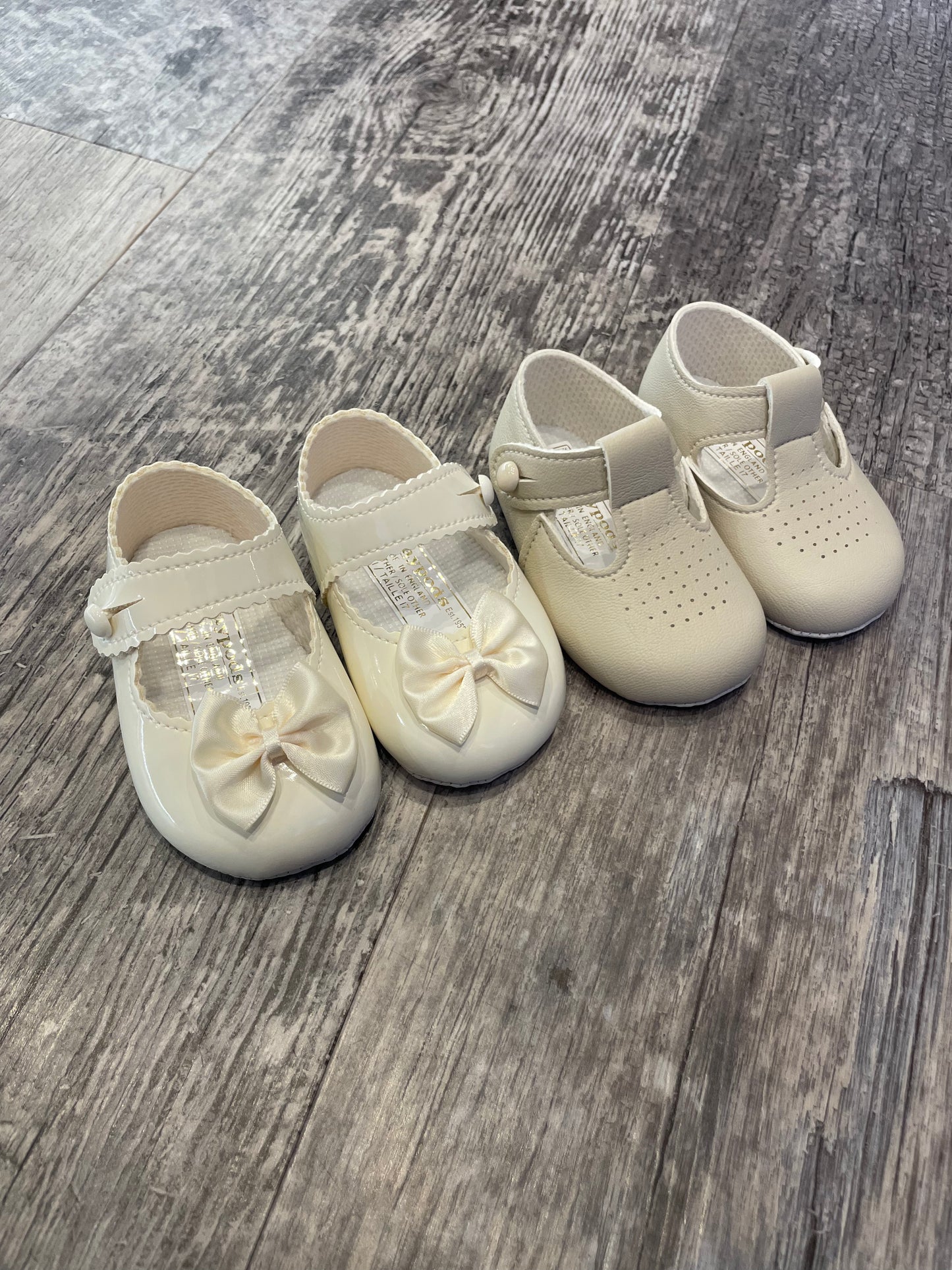 Cream bow pram shoes