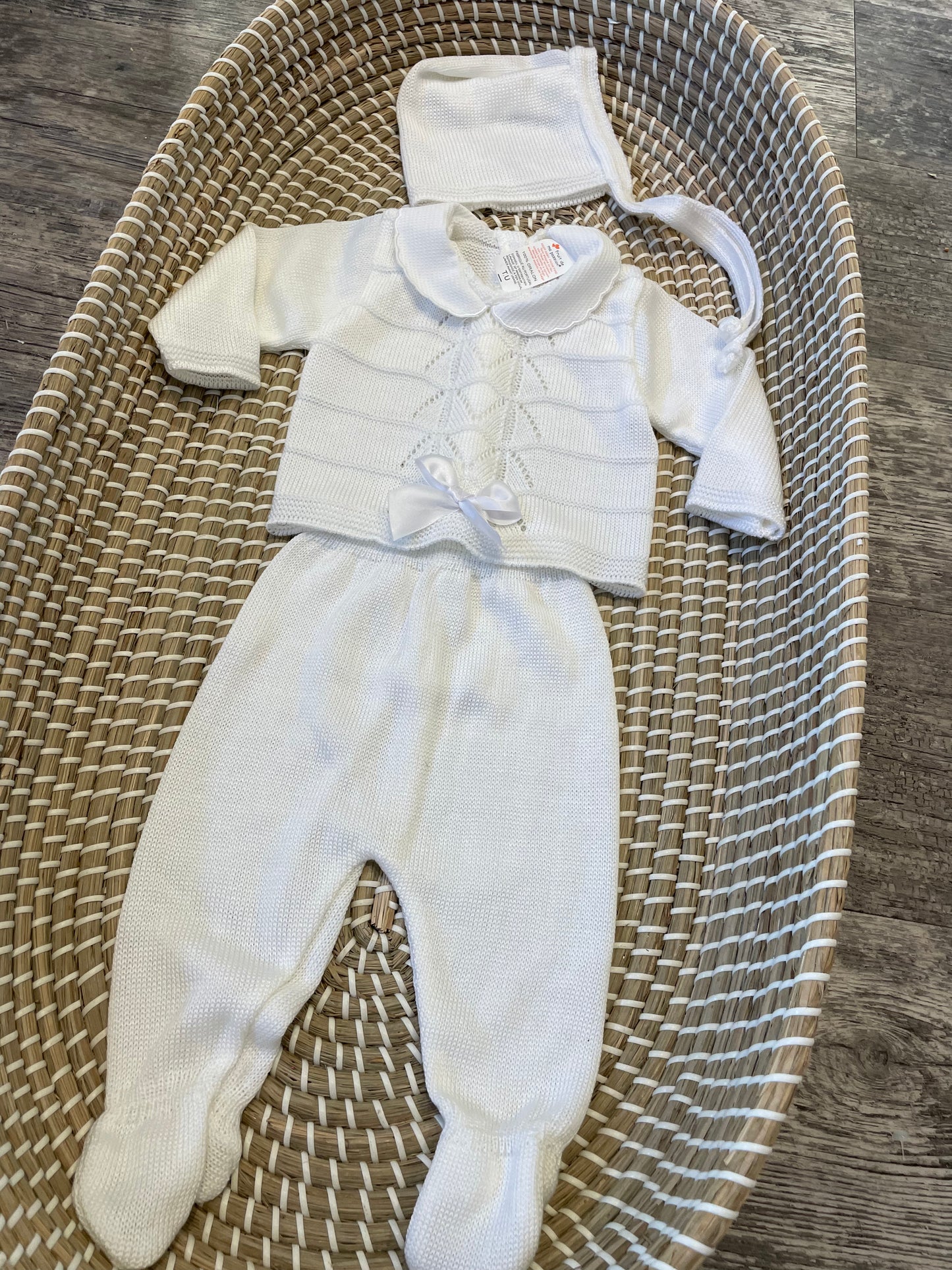 New born knitted set - White with bow