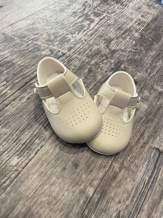 Biscuit T-bar pram shoes