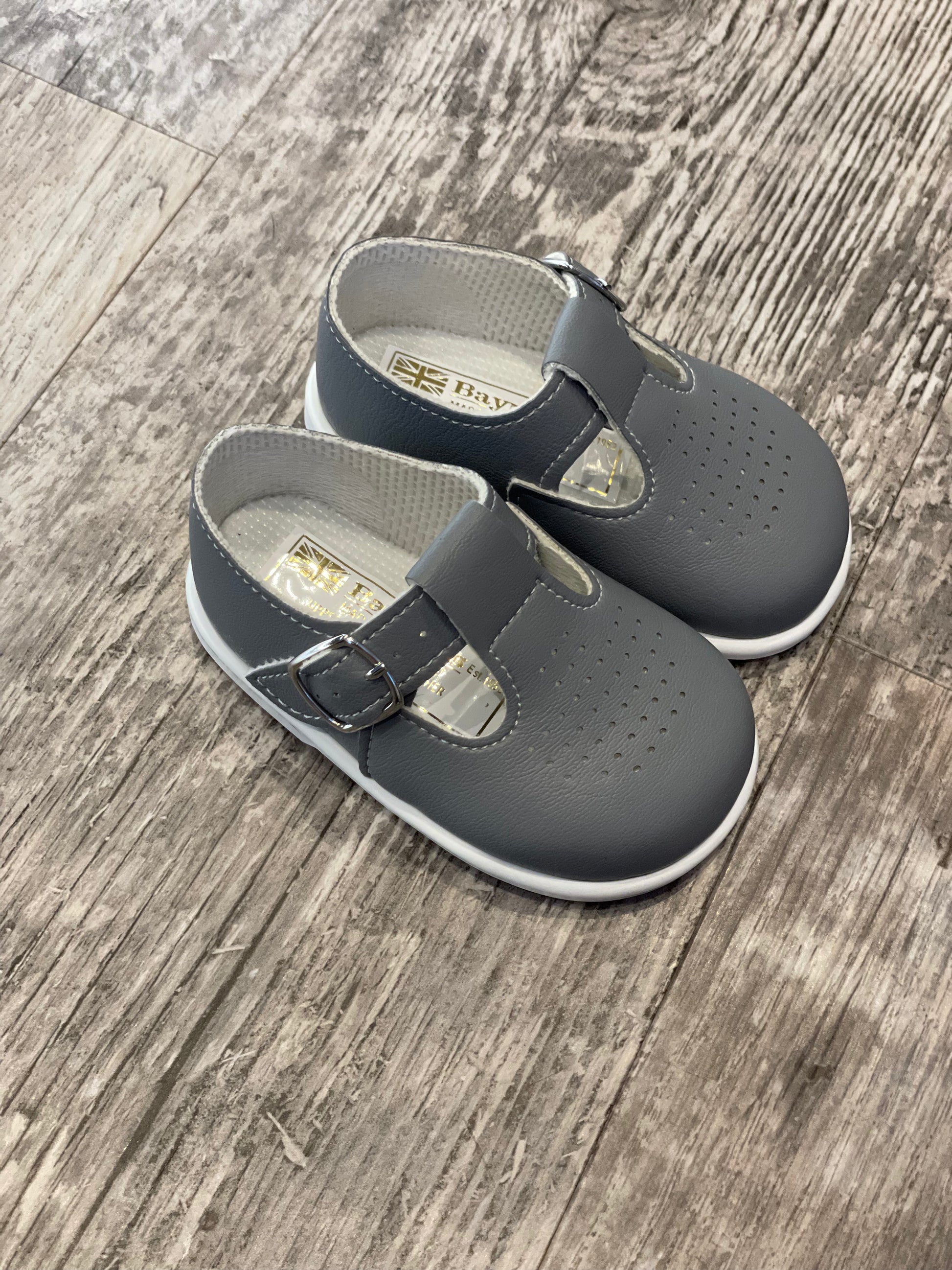 Hard sole hot sale baby shoes