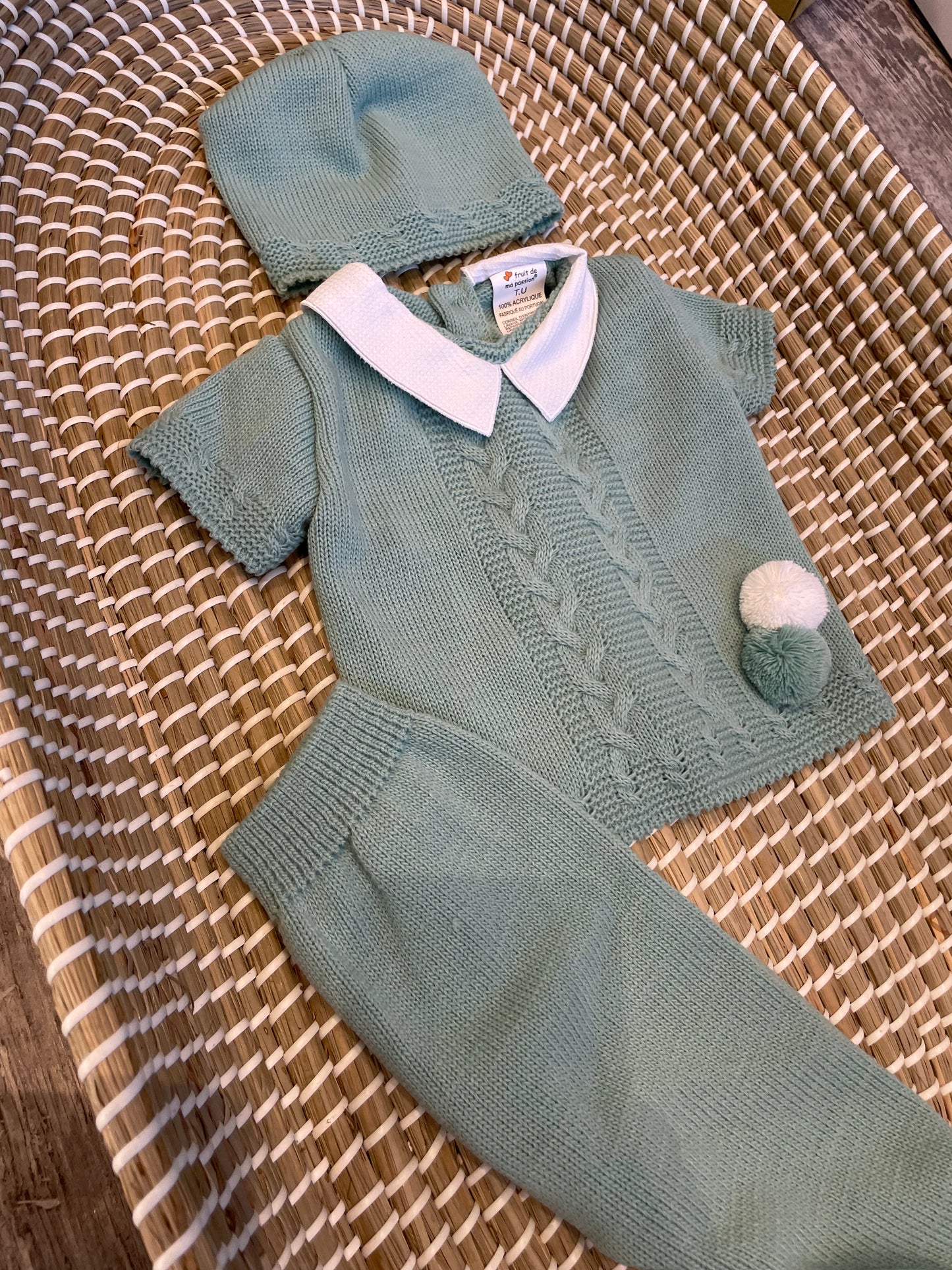 The new born knitted set - green with pom pom