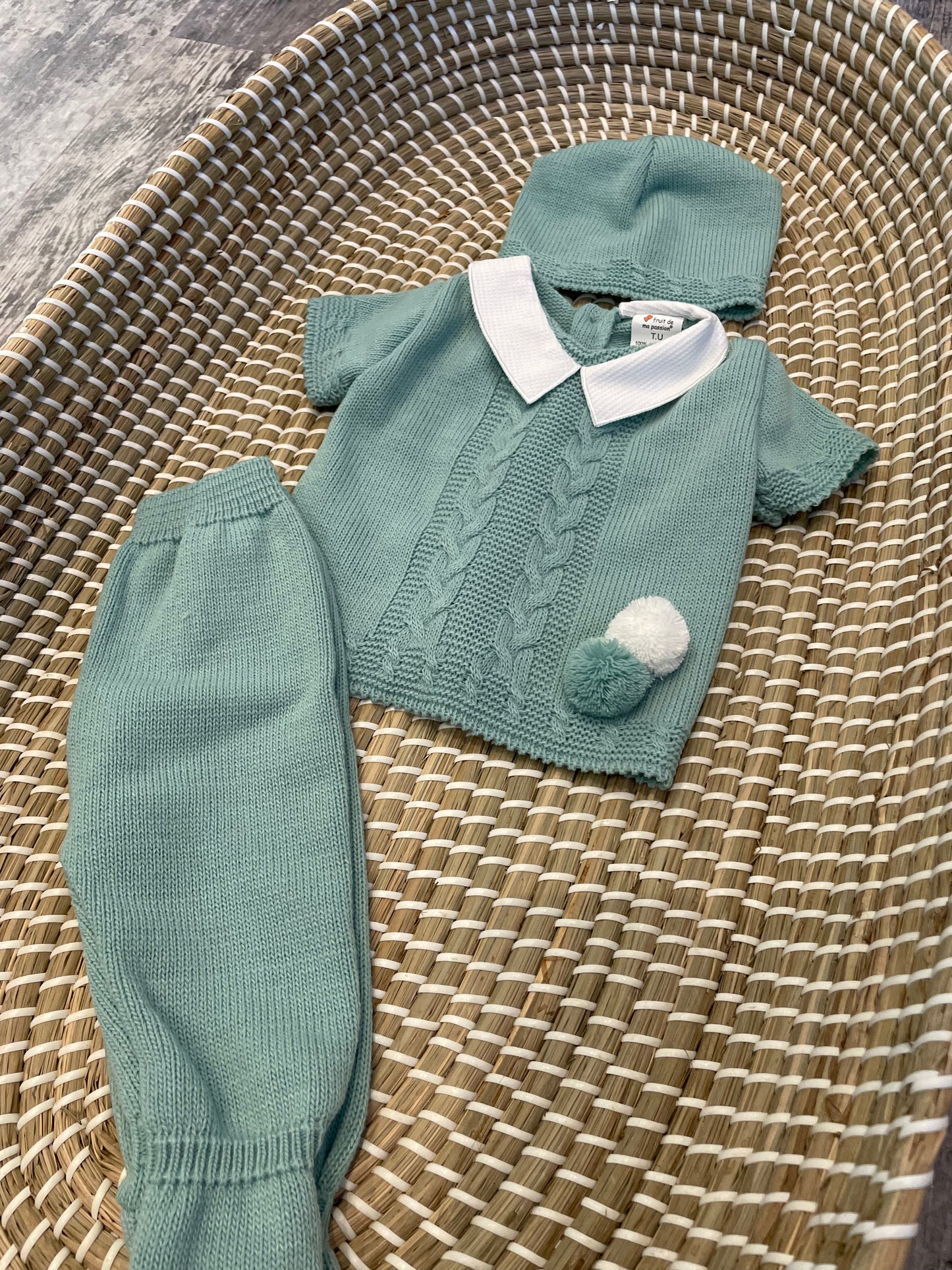 The new born knitted set - green with pom pom